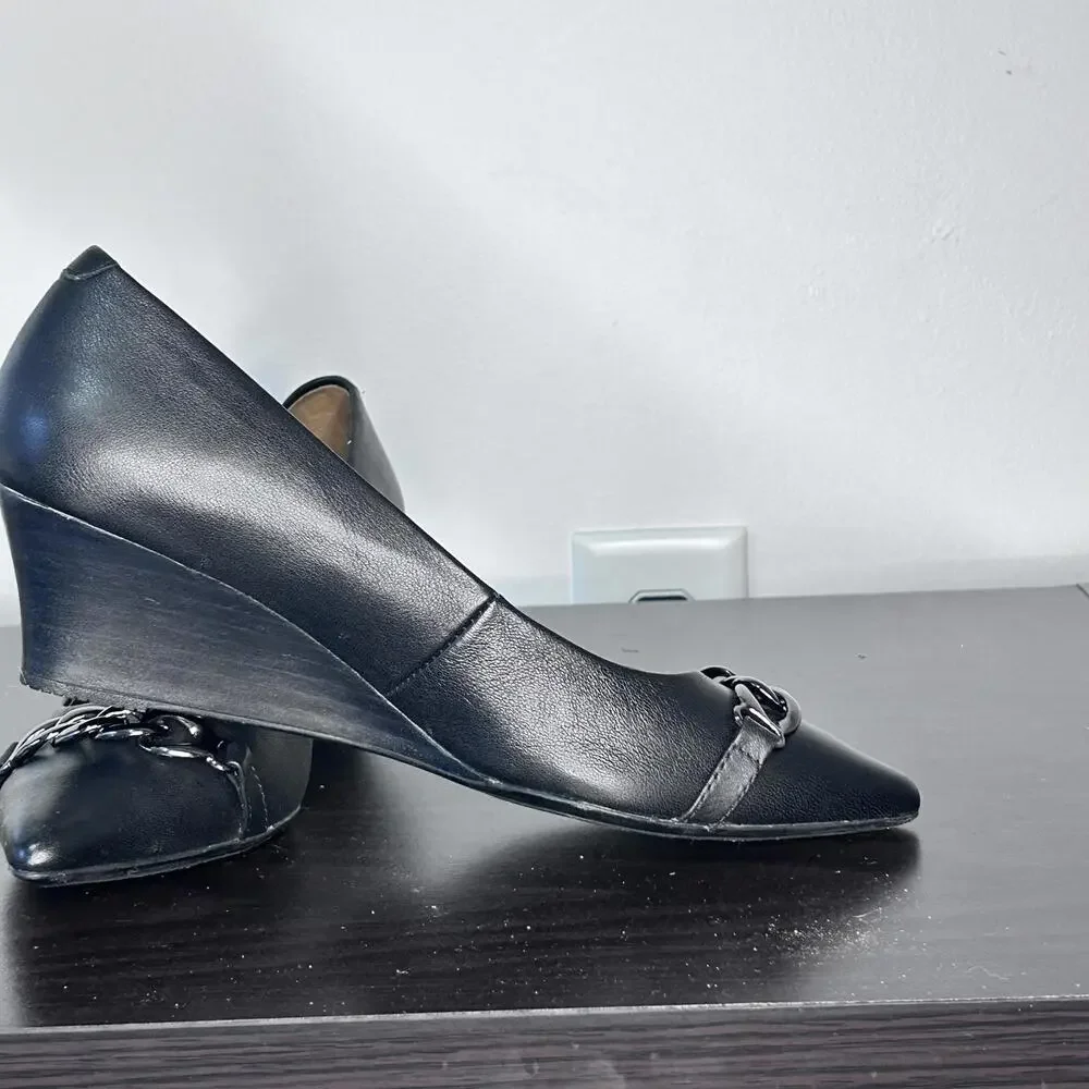 Sofft Black Wedge Leather Pointed Toe with chain details Women's size 7‎